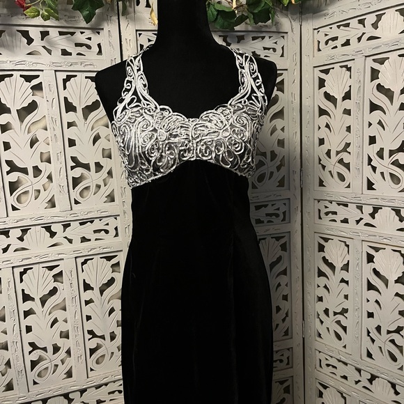 ZUM ZUM VINTAGE SPECTACULAR BOLD BLACK VELVET WITH SILVER BUST FORMAL DRESS GOWN - Picture 2 of 10